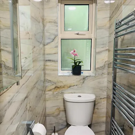 Two Bedroom Near Apartament