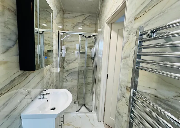 아파트 Two Bedroom Near *